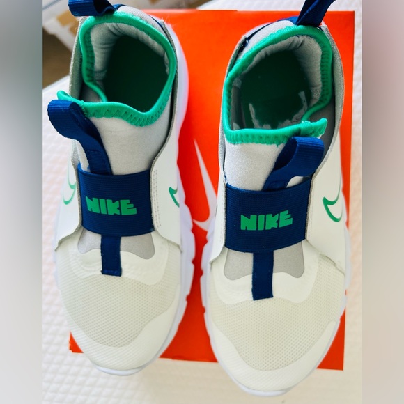 NIKE FLEX RUNNER 2 GS 'SUMMIT WHITE/STADIUM GREEN' (Size 4.5Y) - Picture 6 of 14